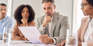 Ziekmelding en geen loon? Dit zegt de wet erover