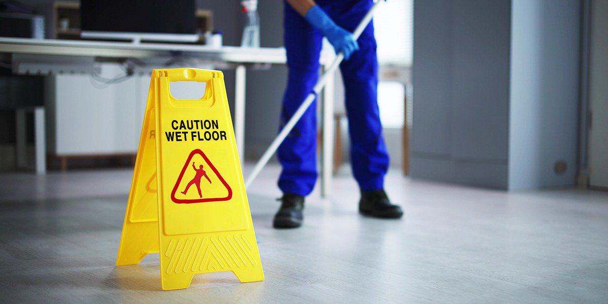 Uitglijden op de werkvloer: werkgever niet altijd aansprakelijk